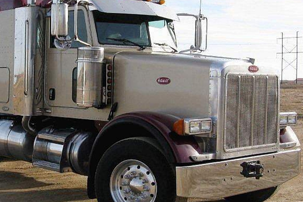 JP-P92 Aftermarket, Fits Peterbilt 357 378 Hood SFA 119" BBC - Center Section Only - Image 4